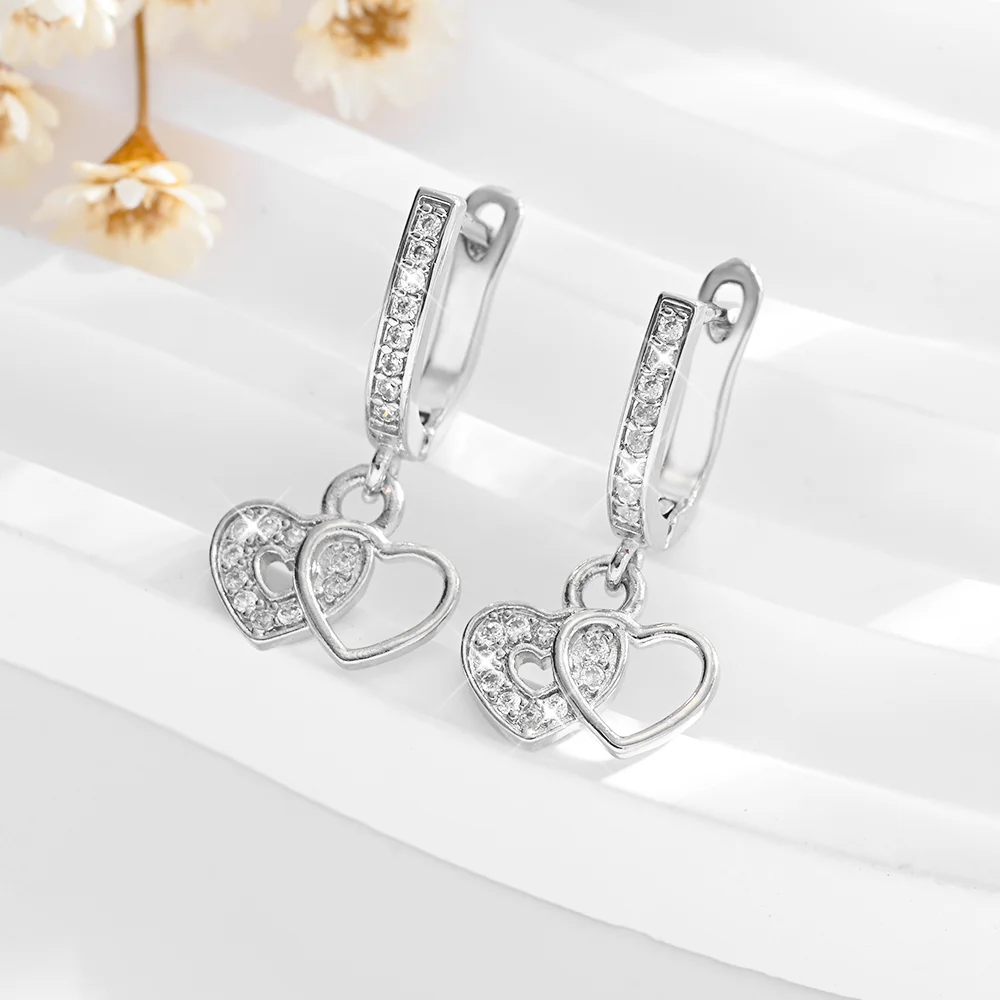 زوج أنيق من الأقراط مطلية بالذهب عيار 18 قيراط، بتصميم قلب