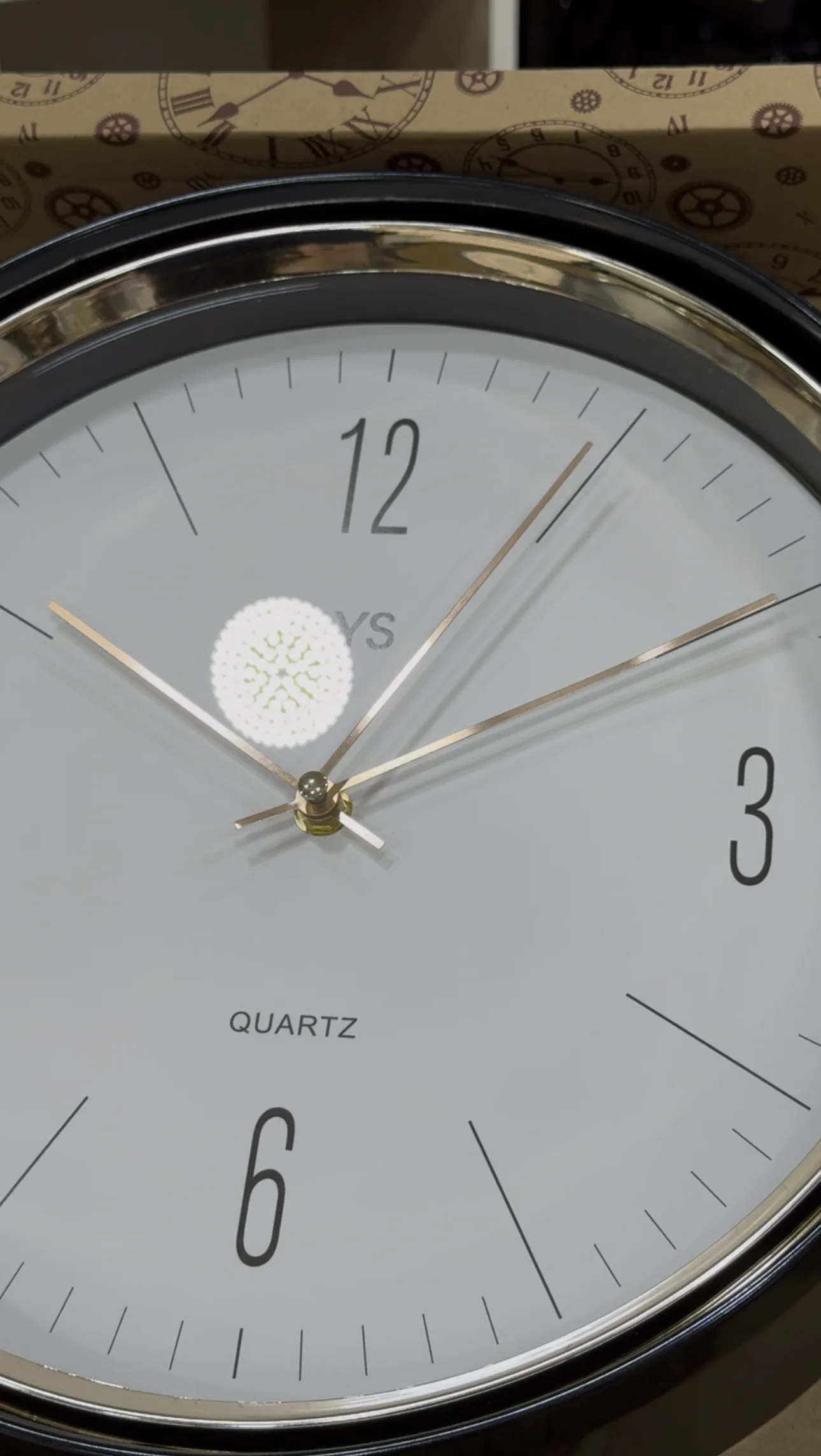 ساعة حائط أنيقة بتصميم عصري وبسيط 4